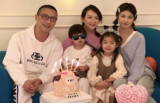 间隔不到2小时	，章子怡、汪峰先后发文，网友：终究是森林北输了