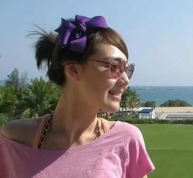 讨好大佬、陪睡上位、遭央视开除，被传与小尼结婚的她如今怎样了