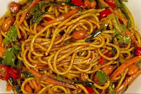 夏天闷热，正是吃凉面的最好时机，这5种做法别错过，平安入伏图片