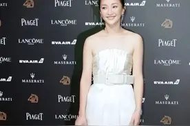 50岁周迅再拍电影！将主演顾晓刚新片《初次尝到寂寞》图片