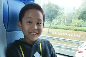 宋清辉：天快亮时 宋昊然推着自行车 扭头朝着我笑 什么话都没有说图片