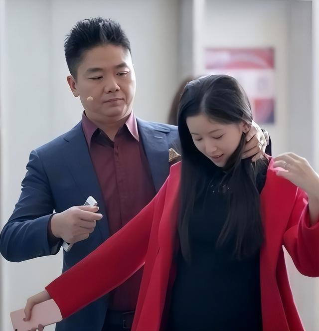 刘强东做梦也没想到，李想连生五胎的老婆，如今也开始给他长脸了