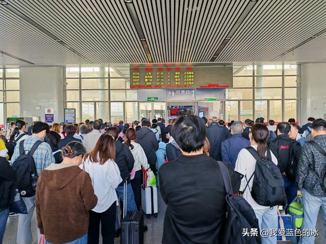 早晨六点出门，下午五点来到了山西地盘最大的城市忻州市