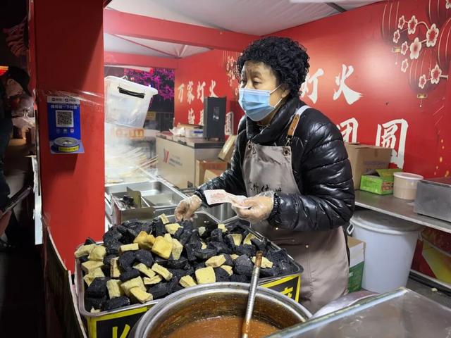 快来东胜青铜文化广场街！16天美食狂欢 + 8天巡游，氛围感拉满！