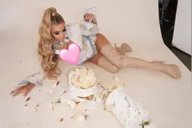 罗德曼前妻晒照，52岁生日写真曝光！身材不输拉尔萨，不老花魁图片