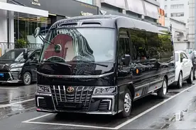 浦东富商花140万买丰田考斯特，黑色金标，空客A380头等舱内饰图片