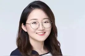 航天员桂海潮的妻子刘冰玉，温文尔雅，容颜靓丽，知名副教授图片