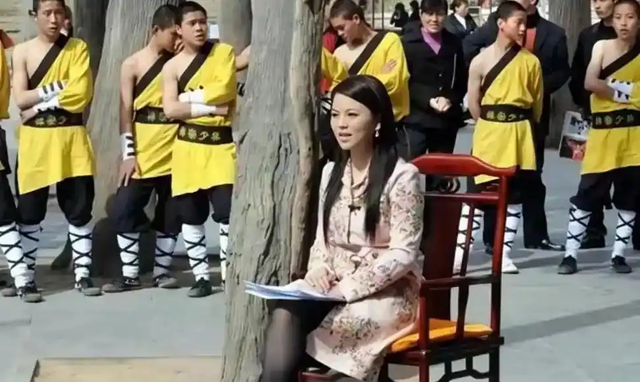 李湘终于忍不住了！大方说开与释永信关系，亲密照的真相被揭开