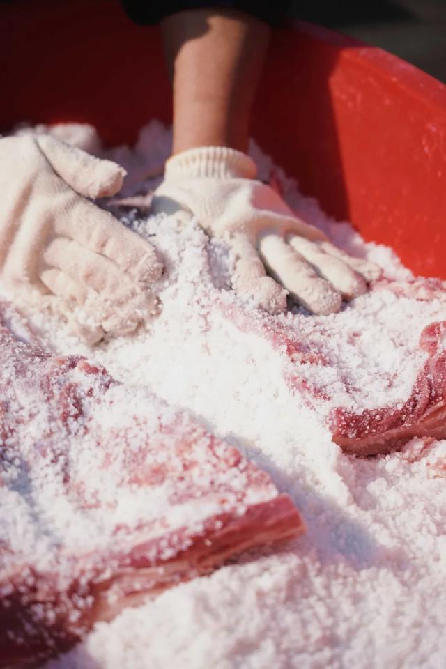 在临安，怎样才算“真土豪”？答案：买猪送房！