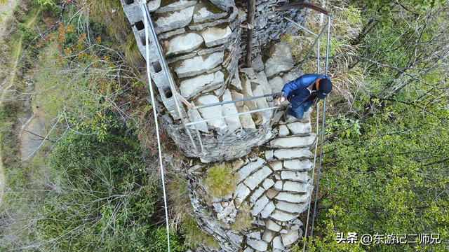 探索湘西奇人，耗资20余年，独自隐居山顶打造世外桃源