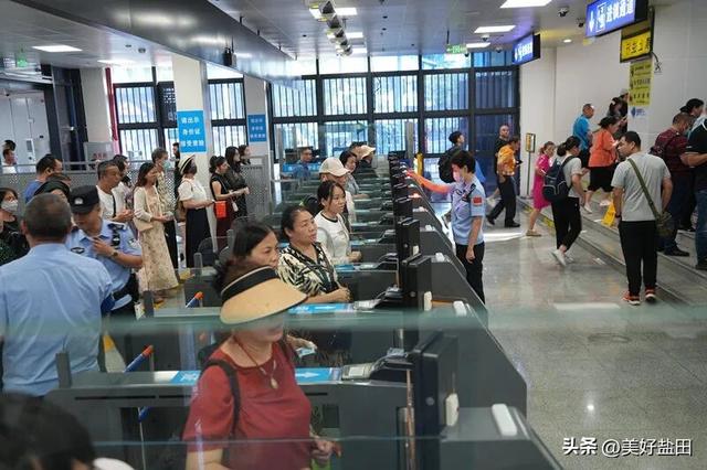 年度客流破千万！中英街如何成为深港“双向奔赴”的热土？