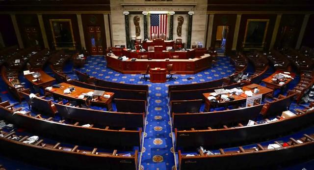 特朗普遇到大麻烦！美国政府关门整一月，民众抱怨声越来越高！