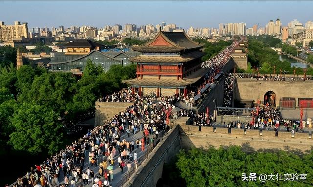 政策加持五一假期，边境口岸热闹，中俄跨境旅游持续走热