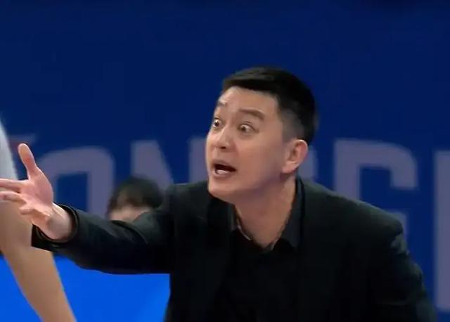 北京94-81战胜辽宁,登积分榜首,陈盈俊26分,杨鸣被罚下创纪录