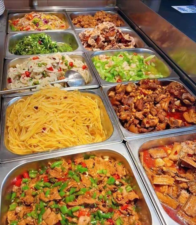 北京下了死命令：2027年底前	，所有中小学必须告别“校外配餐”