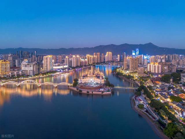 曾被说“没存在感”的省会，如今逆袭成省内第一城，彻底扬眉吐气
