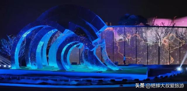 占地约1万平方米，每周有光幕表演的杭州新公园来了，有三大惊喜