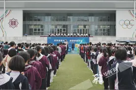 视频 | 超硬核！重庆南开两江中学的科技节惊现飞行汽车、直升机图片