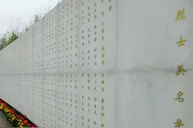 中国00001号烈士证在哪？1977年出现在北京，邓小平亲自去接见图片