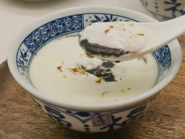 花胶炖鲜椰奶 花胶炖鲜椰奶可以吃吗