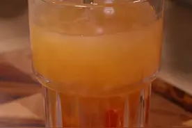 家里吃不完的黄皮这样做，家人都喜欢喝图片