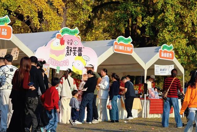 人人人车车车！富阳一地迎来大客流，太赚了！