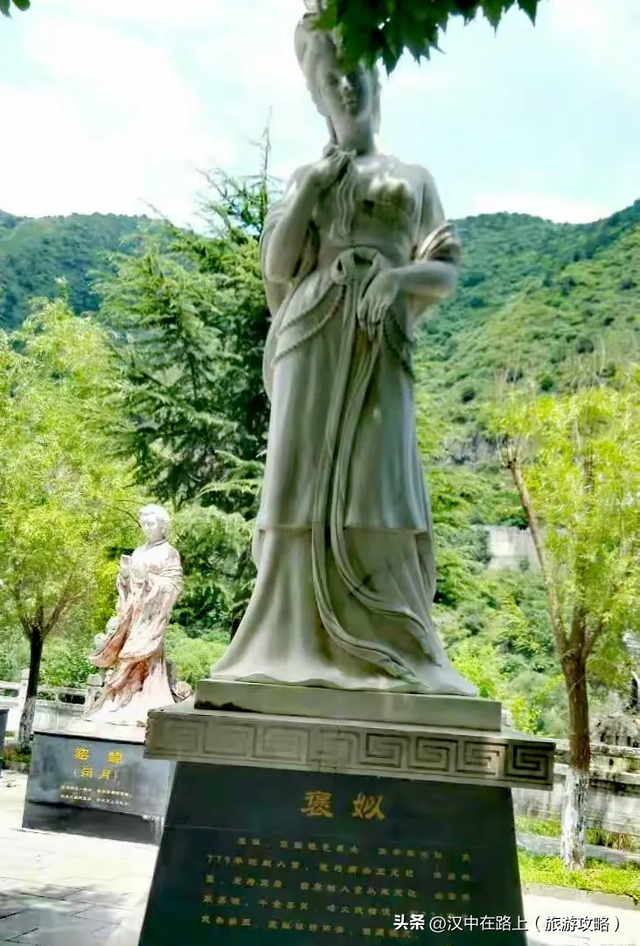 寒露行山河：雨雾中的千年遗韵