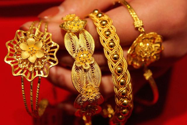 买黄金的注意！11月黄金新政落地，行家都在用的三种配置法！