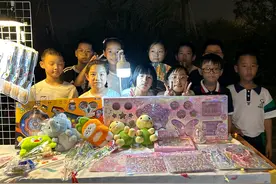 暑期连续一个月打卡摆摊 温州“小老板”夜市创业图片