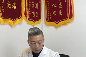 前胸后背疼，不一定是心脏问题，还可能是这个原因！图片
