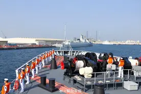 中国海军第44批护航编队抵达阿联酋访问图片