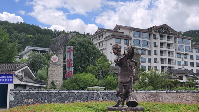 摩旅夫妻的在路上：从晴空万里到暴雨倾盆，我们在山水间读懂彼此