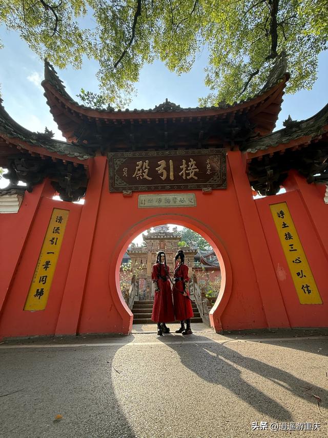 华岩寺清明打卡：新绿、锦鲤和古装妹子，随手一拍都出片