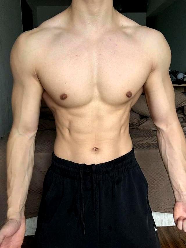 26岁北京自由健身教练，晒泵感肌肉，这身材可以制霸健身房了