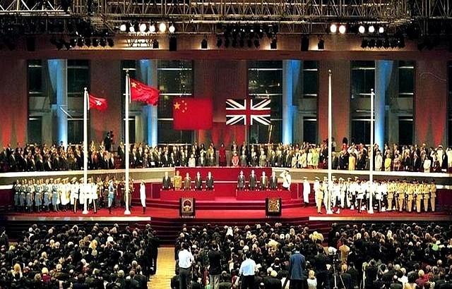 美国终于意识到不对劲：解放军可能不会武力收台，中国另有杀招？