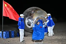 375天！叶光富成为我国在轨飞行时间最长航天员图片