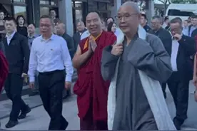 十一世班禅现身普陀山，参加佛教论坛图片