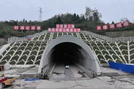 华蓥山隧道顺利贯通！成达万高铁全线隧道工程建设取得阶段性成果图片