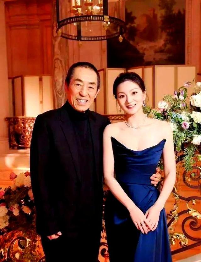 25年恩爱抵不过残酷现实，74岁张艺谋年老色衰，43岁陈婷开的正艳