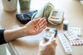 早上吃降压药，晚上血压却飙高？医生教你三个“稳压大招”！图片