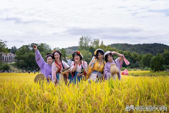 秋色如酿，光阴徙转，大余湾却以她浓烈而温暖的仪式将流转的秋色凝驻