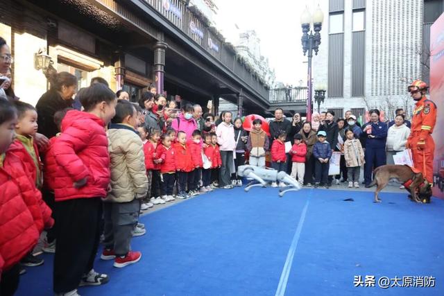 小朋友的消防小镇奇幻游：在玩乐中点亮安全星火