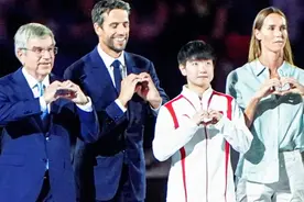 巴赫给了孙颖莎在全世界面前的体面，让全世界都看到了她有多优秀图片