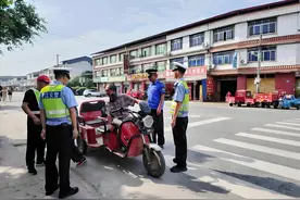 10月1日起，除了戴头盔，电动车、摩托车、三轮车上路“3禁3罚”图片