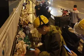 21岁男生为爱跳江后续：2年为女友花51万，死后女友仅退还13万图片