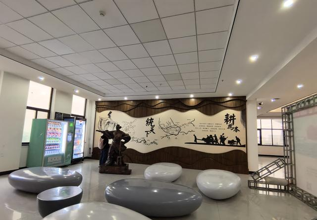 去了郑国渠景区，才发现景区其实是泾河大峡谷。