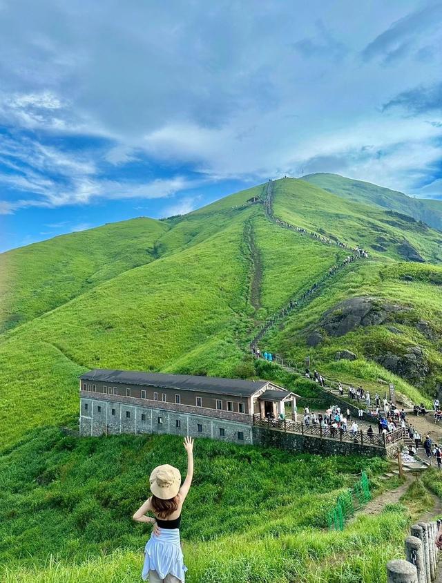 江西武功山，云中草原徒步盛宴，吊带美女千千万，武功山上占一半
