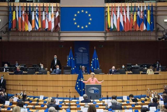 欧盟向全世界撂话，谁用华为设备，将被拉入黑名单，还要切断援助