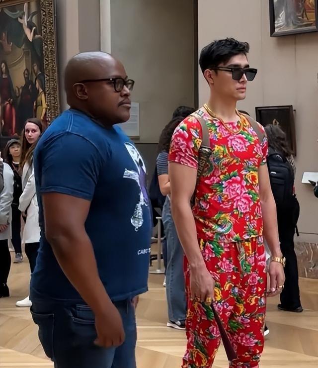 吃中国饭，砸中国锅！央视出手全程打码，这位700万网红彻底崩塌