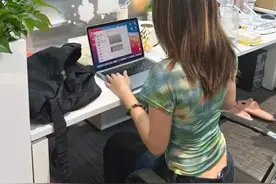 新来的实习生，每天都最后一个下班图片